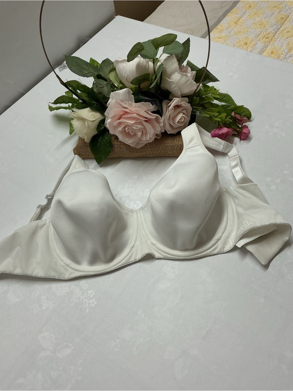 Chantelle Smooth Full Coverage White Underwire Bra